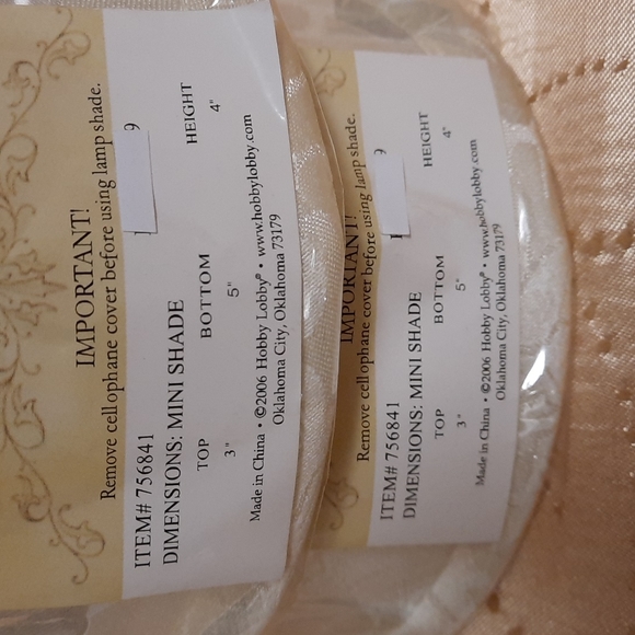 VILLA BACCI cream colored two mini shades wrapped in original cellophane. - Picture 6 of 7